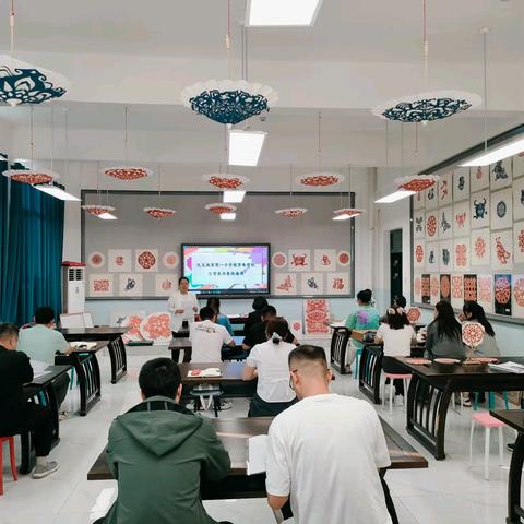 托克逊县张霞中小学美术工作室助力托克逊县第一小学教育集团校小学美术集体备课
