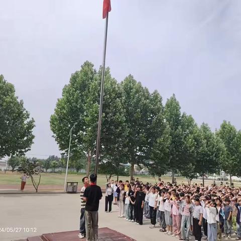 童心向党，领巾飞扬——                     朱曲镇东里小学新队员入队仪式