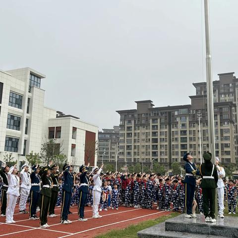 中秋国庆双佳节，安全教育进校园——鹰潭市八一中学升旗仪式