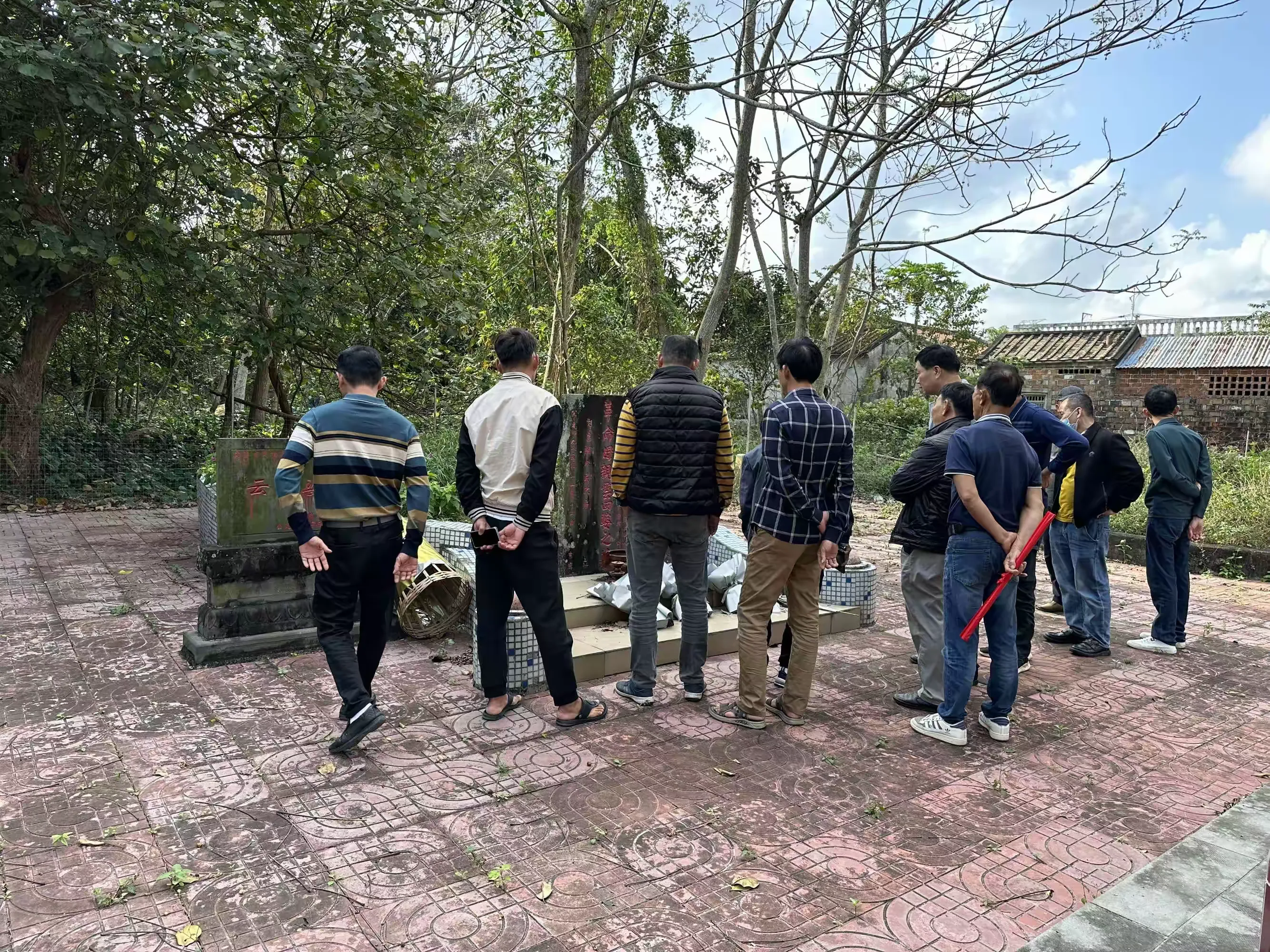 简篇-明月村党支部开展主题教育党日活动