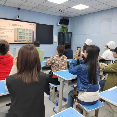 “餐”与陪伴  共享“食”光——管城区外国语小学（集团）货栈校区家长陪餐活动