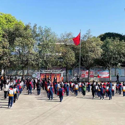 温泉中心小学“缅怀英烈，文明祭扫”活动