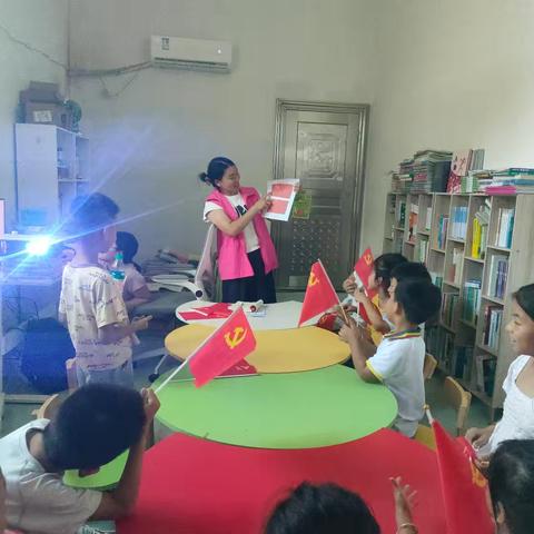 横峰县龙门畈乡童家村阳光驿站开展“童心向党 赓续薪火”建党节主题活动