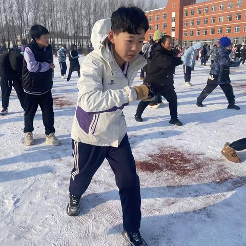 感受冰雪魅力 体验冰雪乐趣——长春市第一0五中学、四家乡中心小学“校园冰雪”活动纪实