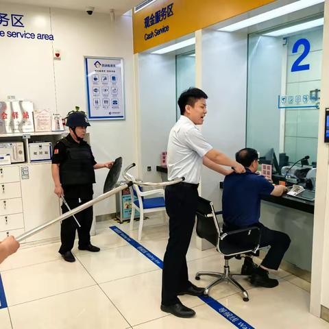 建行济宁建设路支行：开展防抢劫应急演练活动