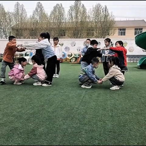 【游戏成果展示】——甘井镇中心幼儿园大一班户外游戏《移动的山洞》