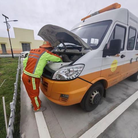 强化秋季养护 双节保障畅通