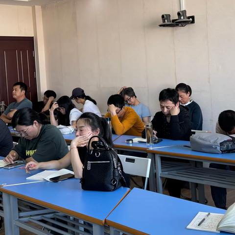 奋楫笃行 臻于至善——记数学组教研活动