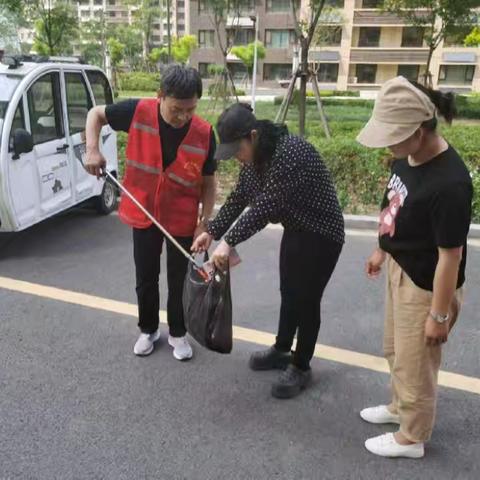 工盛社区开展建党节垃圾分类宣传活动