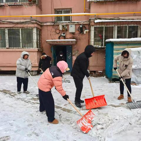 放弃休息战风雪，道路畅通又整洁