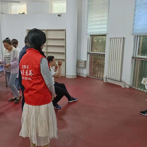 济南市槐荫区兴福街道演马村红十字会开展关爱守护老年人--老年人白内障义诊活动
