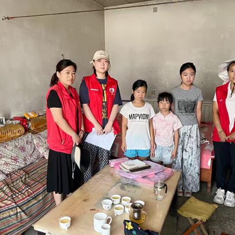 【温暖开学季·爱心伴成长】龙山街道社工站走访慰问孤困儿童