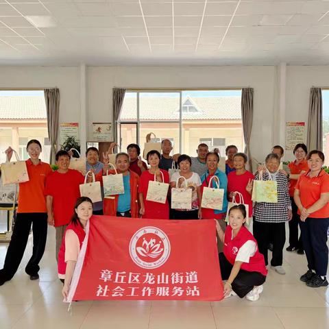 匠心漆韵 温暖同行—龙山街道社工站携手残疾人共绘“漆”彩人生