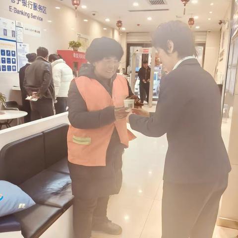 建行喀什经济开发区支行“劳动者港湾”：温暖一座城的小小港湾