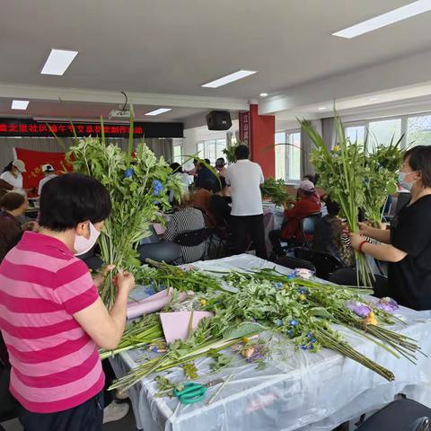 艾草花束制作 祈福端午安康 ——翠微北里社区党委开展艾草花束制作活动