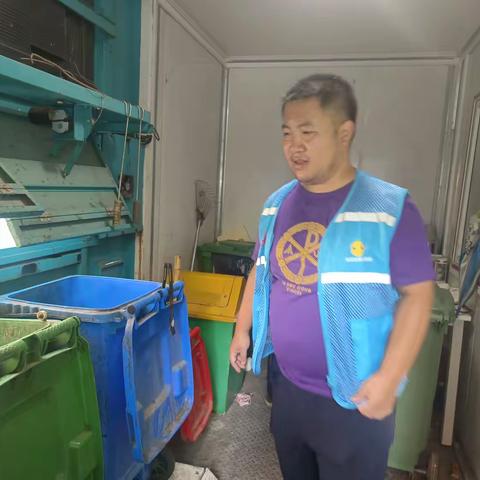 垃圾分类 勤恳工作 ——争当五好社区