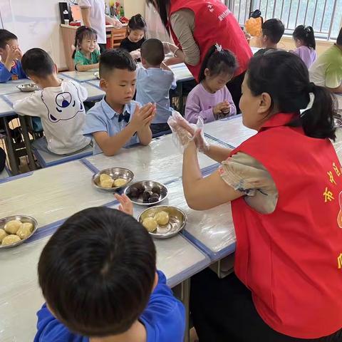 巧手做月饼，情满幼儿“圆”永安镇妇联走进幼儿园共庆佳节