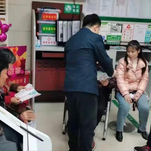 春谷邮政储蓄开展“整治拒收现金，禁止非法使用人民币图样”宣传活动