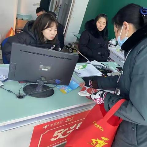 荻港邮政储蓄开展“整治拒收现金，禁止非法使用人民币图样”宣传活动