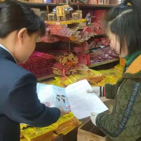城东邮政储蓄清明节前开展“禁止违法使用人民币图样”主题宣传活动