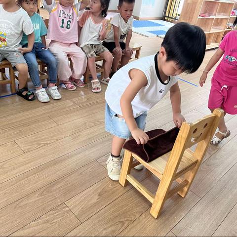 主题课程：我爱我的幼儿园——南宁市良庆区秀和路幼儿园小一班