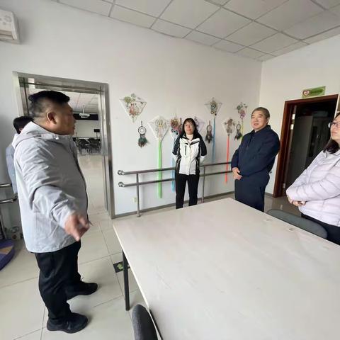 西三旗街道主管领导到温馨家园调研指导工作