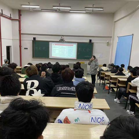 “期末表彰总结大会”–23级大数据一班