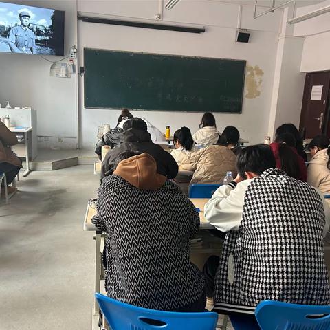 老年2202班【传承雷锋精神 展现党员风采】主题团日活动