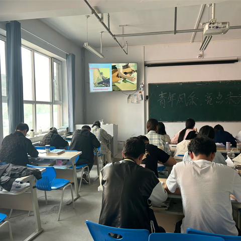老年2202班【青年风采，点亮未来】