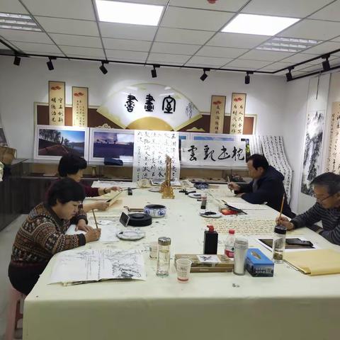 新东社区新时代文明实践站开展“书画展风采 邻里共欢乐”主题活动