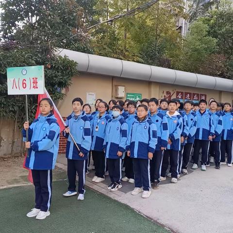 以运动之名，扬青春风采！        ——龙湖中学第30届田径运动会