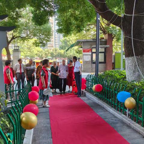 观湖金昕的简篇