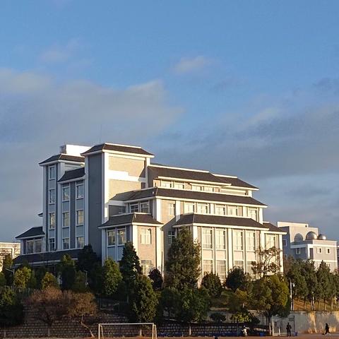 新岁序开，喜迎元旦——玉溪市江川区第一中学举行1月元旦主题升旗仪式