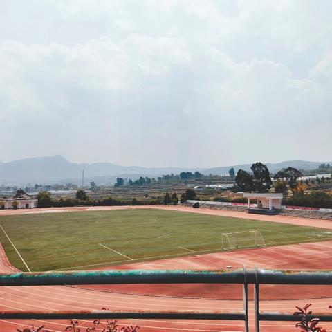 不负春光，向上生长——玉溪市江川区第一中学举行4月主题升旗仪式