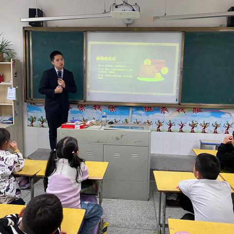 倾情陪伴，静待花开——峡江县实验小学一部“家长进课堂”活动