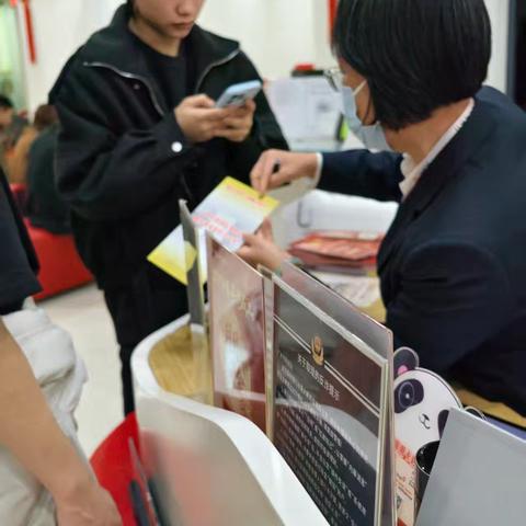 工行成都春熙支行开展3.15反假货币主题宣传