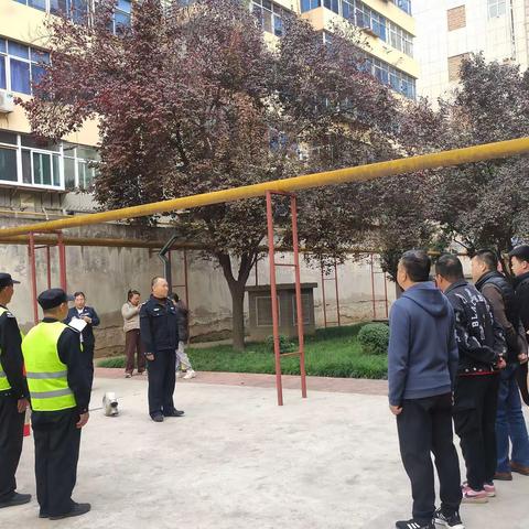 消防日胡家庙派出所万东社区民警在行动