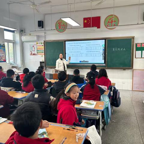 聚焦数据观念 共研统计教学——华城小学五年级数学组开展“复式统计图表”专题教研活动