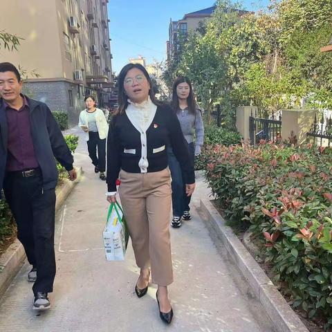 【党建动态】九九重阳节，浓浓敬老情 —临沭县第六实验幼儿园党支部志愿者进社区活动