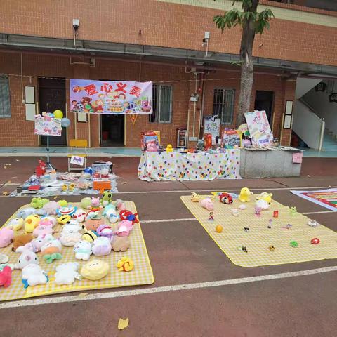 爱心义卖传温暖 雷锋精神永流传 记海北小学二年1班