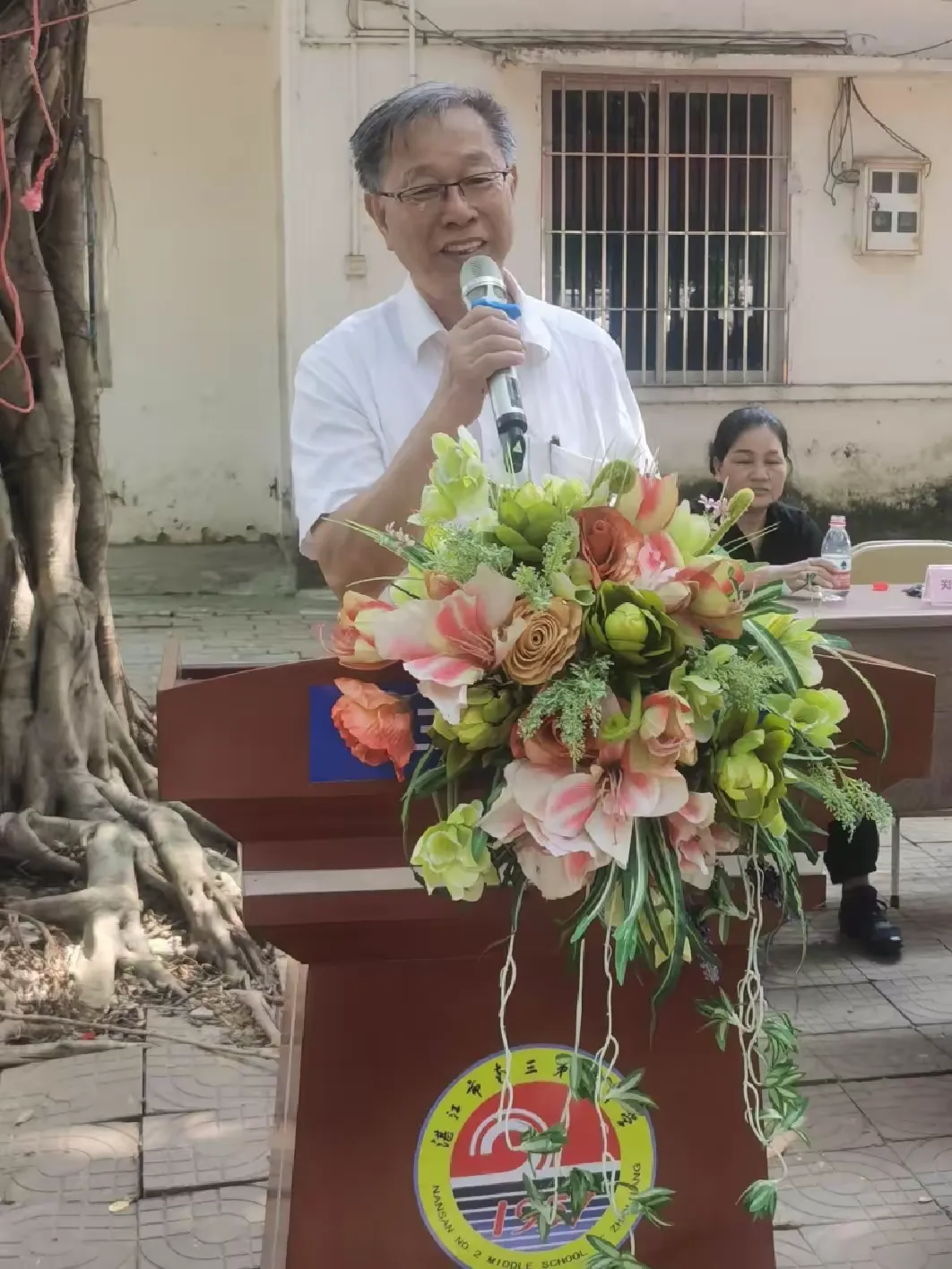 简篇-南三镇第二中学举行“汉•生” 奖教奖学基金颁奖暨教师节表彰大会