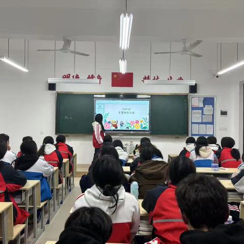“双向奔赴的友谊”——药剂2303班