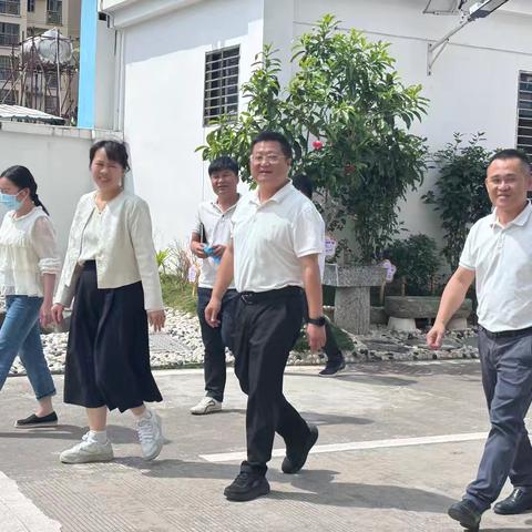 “严管食安、守护成长”——屯昌县委副书记、政法委书记吴攀龙深入一线开展校园食品安全检查