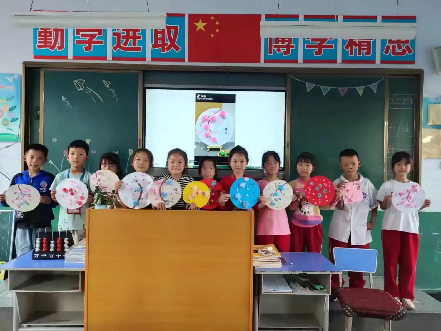 简篇-【川口教育】中心小学:手随心动,创意无限 —— 川口乡中心小学手工社团学期活动总结