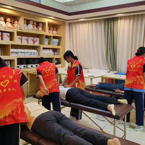 【旅游管理系】组织开展“雷锋精神在指尖， 推拿服务送健康”主题活动