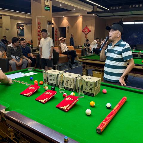 第十五届(安阳夸克乔氏台球俱乐部暨阿飞台球用品杯)会员赛于9月27日晚圆满落下帷幕。参赛选手比赛精彩瞬间。