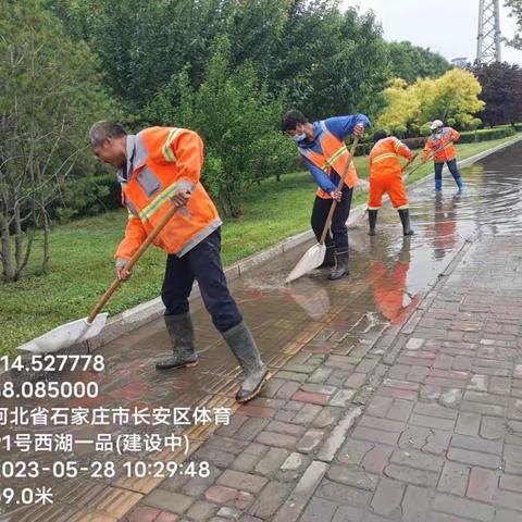 长安环卫大队  脚步不停歇 雨后清淤忙