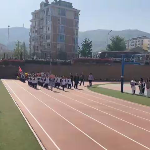 挥洒青春汗水 展现运动风采