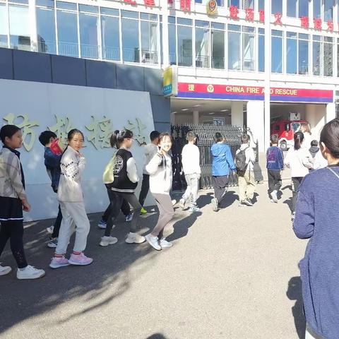 走近火焰蓝， 长存安全心————记望京科技园校区四（1）班新学期第一次PTA活动