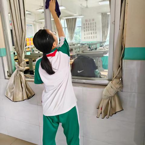喜迎五一 洁净校园——龙江中心学校 开展全校大扫除暨劳动宣传周实践活动简篇